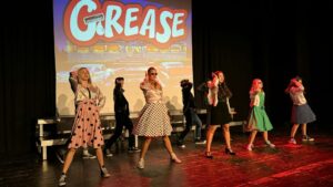 Musical „Grease” – czyli włosy na błysk!